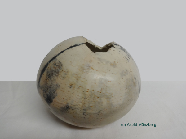 Kugelgefäß Grubenbrand, Ø 20 cm, h 15 cm, 40 €